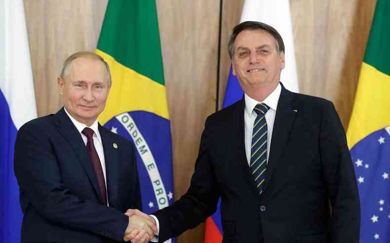 Bolsonaro cumprimenta Putin