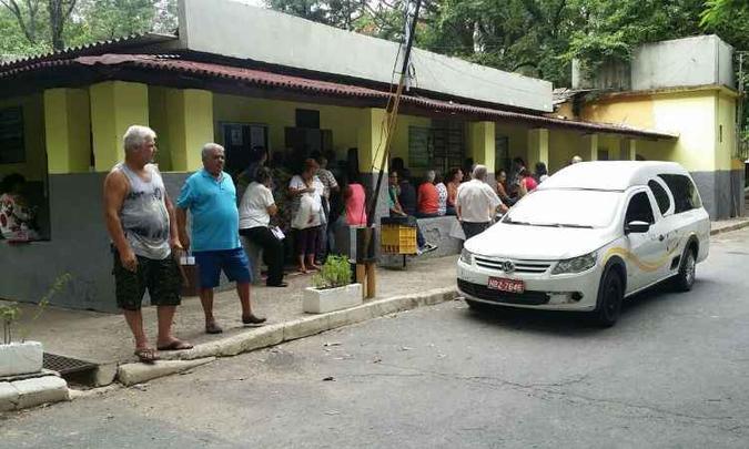 No Cemitério da Paz longas filas também foram registradas(foto: Edesio Ferreira/EM/D.A.Press) No Cemitério da Paz longas filas também foram registradas(foto: Edesio Ferreira/EM/D.A.Press)
