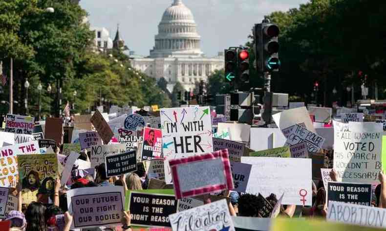 Manifestantes protestam em Washington para garantir direitos ao aborto nos Estados Unidos