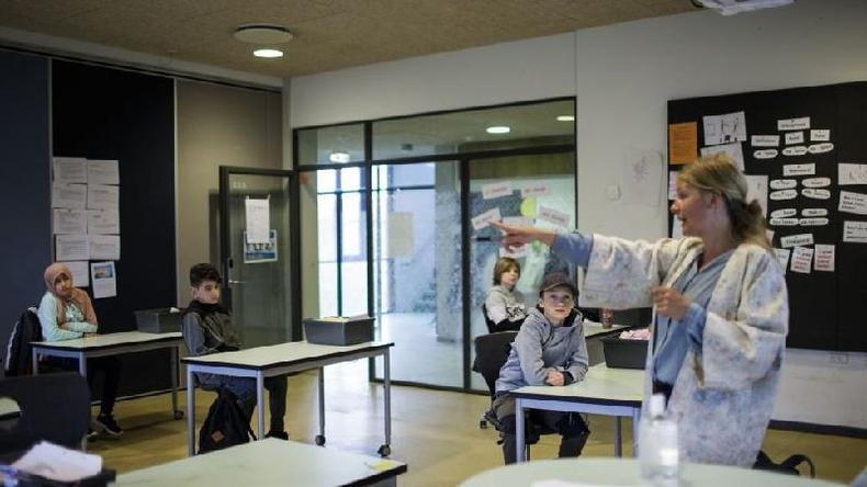 Na Dinamarca, alunos sentam-se a 2m de dist�ncia uns dos outros(foto: Getty Images)