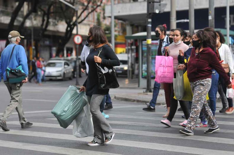 Número de pessoas infectadas em 24 horas em Minas alcançou cinco recordes neste mês (foto: Gladyston Rodrigues/EM/D.A Press - 7/8/21) Estado registra 27,6 mil infectados por dia