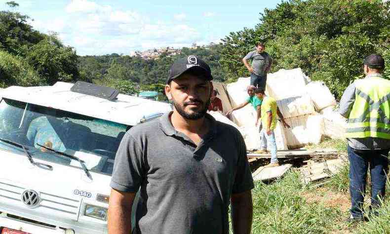 Bom Jesus do Amparo %u2013 MG. Alisson da Silva Duarte, operador de guincho, fala dos acidentes constantes na BR-381