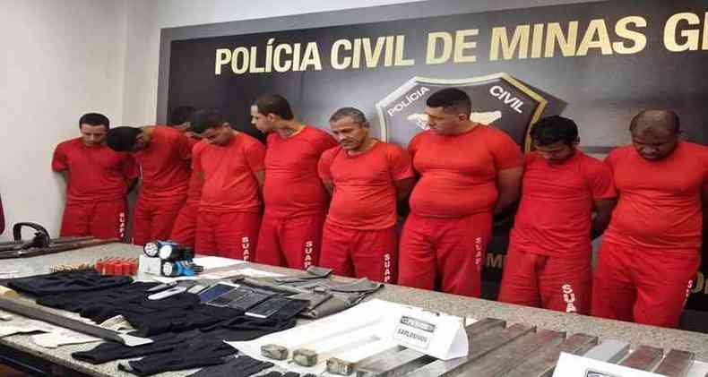 Quadrilha foi apresentada pela Polcia Civil na manh dessa tera-feira(foto: Paulo Filgueiras/D. A. Press/EM)