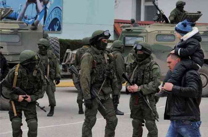 Lderes mundiais criticaram neste sbado a deciso do parlamento russo, aps Moscou ter aprovado o envio de tropas para a regio ucraniana pr-Rssia da Crimeia(foto: VIKTOR DRACHEV / AFP)