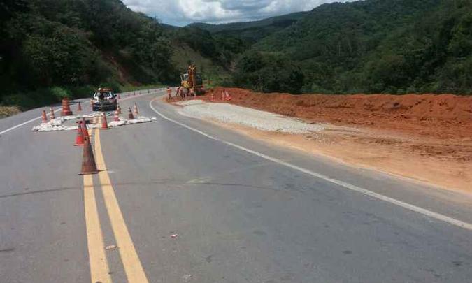 Técnicos do Dnit já iniciaram as obras no local(foto: Polícia Militar Rodoviária (PMRv) / Divulgação) Técnicos do Dnit já iniciaram as obras no local(foto: Polícia Militar Rodoviária (PMRv) / Divulgação)