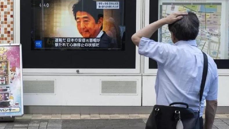 O crime choca um pa�s onde a viol�ncia contra pol�ticos e o uso de armas de fogo s�o extremamente raros