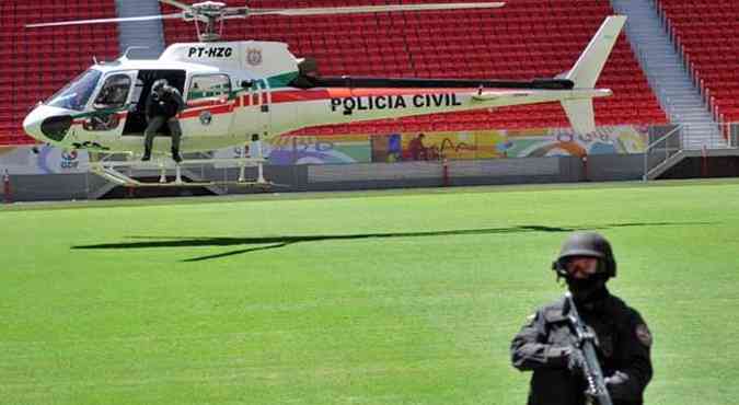 Helicptero do Bope pousa no estdio Mne Garrincha durante treinamento(foto: Marcelo Ferreira/CB/D.A Press)