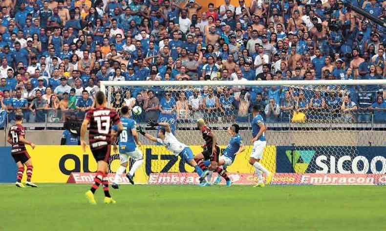 Copa do Brasil: Inter perde pênalti e é vaiado, mas vira sobre o CSA