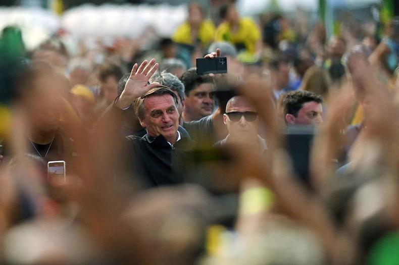 Bolsonaro com apoiadores