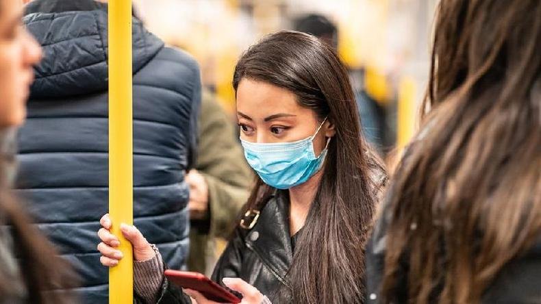 Os especialistas recomendam o uso de máscaras mesmo que uma pessoa não tenha sintomas(foto: Getty) Os especialistas recomendam o uso de máscaras mesmo que uma pessoa não tenha sintomas(foto: Getty)