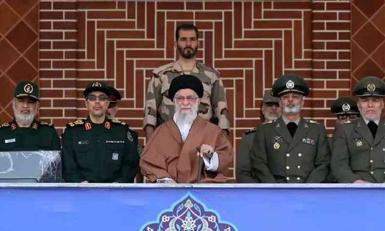 Aiatol Ali Khamenei, lder supremo do Ir promete retaliao contra os Estados Unidos (foto: AFP / Iranian Supreme )