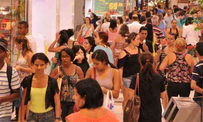 Vendas em shoppings crescem 3%na comparao com o Natal de 2013, mas expectativa era de 4,5%(foto: Ramon Lisboa/EM/D.A Press)