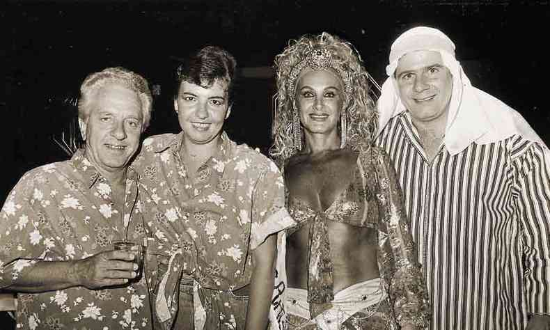  Rogrio Cardoso com sua mulher, Lilian Furman e Gladyston Brando Jnior no Baile dos Artistas, em 1998 (foto: arquivo EM)
