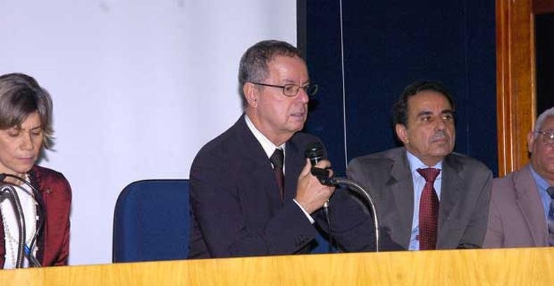 Evando Neiva (ao centro), presidente da Conspira��o Mineira pela Educa��o(foto: Marcelo Sant'Anna/EM/D.A Press.)