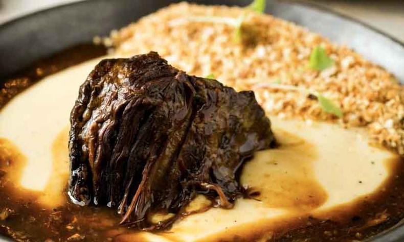 Cupim da casa tostado ao próprio molho, creme de três batatas e farofa (Birosca)(foto: Victor Schwaner/Divulgação) Cupim da casa tostado ao próprio molho, creme de três batatas e farofa (Birosca)(foto: Victor Schwaner/Divulgação)