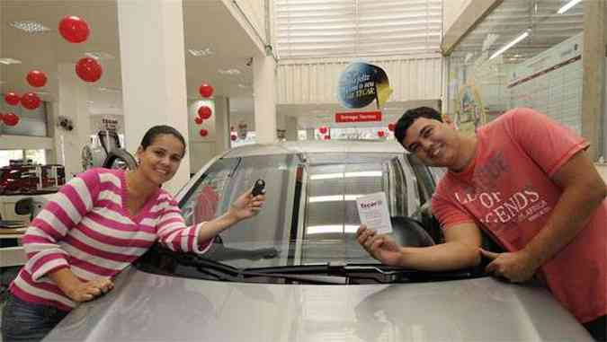 Fabiana e Bruno Agostinho adquiriram um automvel zerinho na semana passada: 'Ainda est valendo a pena'(foto: Edsio Ferreira/EM/DA Press)