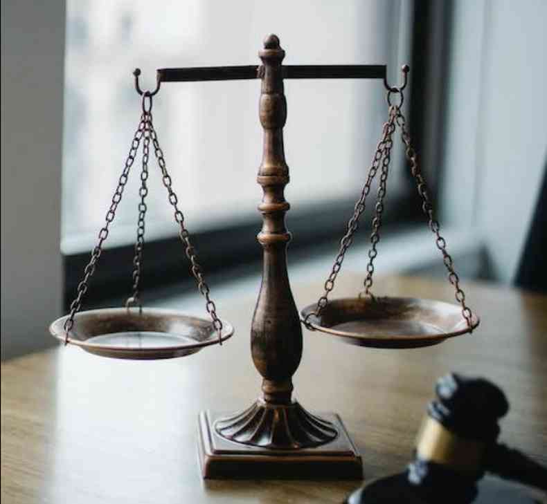 Imagem de uma balana que representa deciso judicial