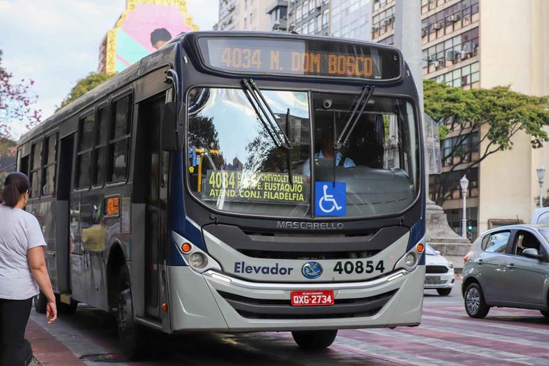 Mulheres em situao de violncia econmica e social tem passe livre para os pontos de atendimento sempre que necessrio com o Auxlio Transporte Mulher