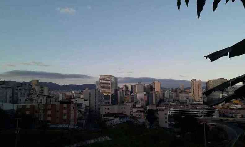 Vista geral de Belo Horizonte nas primeiras horas da manh desta sexta-feira (2/7)(foto: Jair Amaral/EM/D.A Press)