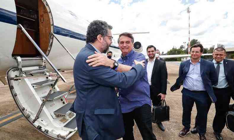 Ernesto Arajo e Bolsonaro antes de embarcar para Israel(foto: Alan Santos/PR)