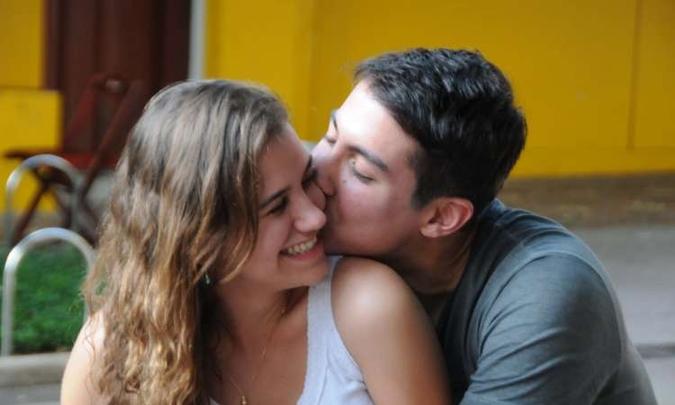 Aline Bittar e Lucas Bezerra - O amor sem fronteiras: ele, de Braslia, e ela, de BH, se conheceram em Londres(foto: Cristina Horta/EM/D.A.Press)