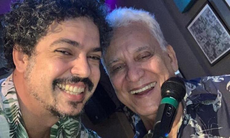 Thiago Delegado e Mrcio Borges sorriem para a cmera