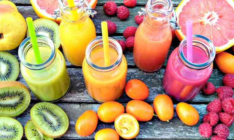 Consumir frutas contribui para hidratar a pele (foto: silviarita/Pixabay)