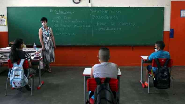 Ponto mais polmico da PEC  aquele que prev a extino dos valores mnimos a serem investidos em educao e sade, o que  visto por alguns como inconstitucional(foto: Reuters)