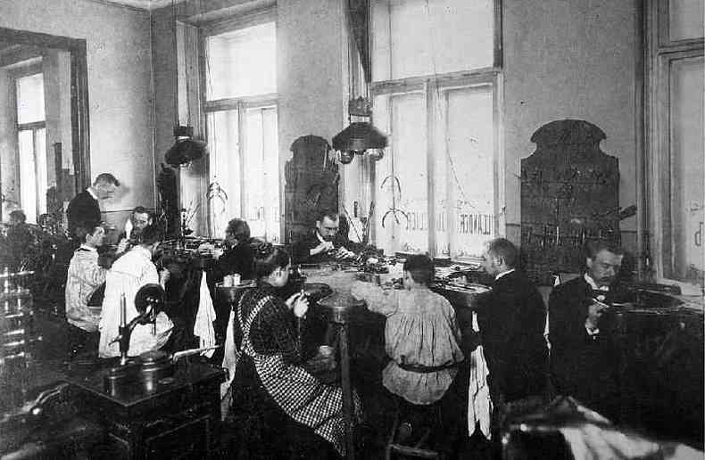 Casa Faberg em So Petersburgo em 1920. A empresa ficou famosa pela relao do joalheiro com a famlia imperial russa
