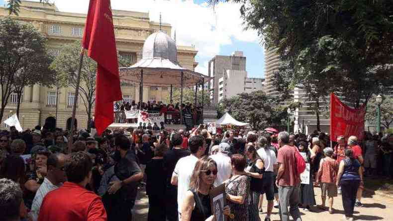 Manifestantes se vestiram de preto no ato(foto: Jair Amaral/EM/D.A.Press)