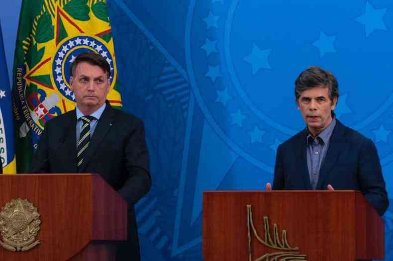 Jair Bolsonaro e o novo ministro, Nelson Teich: presidente finalmente decidiu fazer a troca no Ministrio da Sade(foto: Marcello Casal Jr/Agncia Brasil)