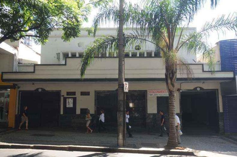 Em suas diversas fases, o pr�dio que inicialmente abrigou o cinema, j� foi ocupado por igreja evang�lica, feira de roupas e estacionamento(foto: Leandro Couri/EM/D.A Press. )
