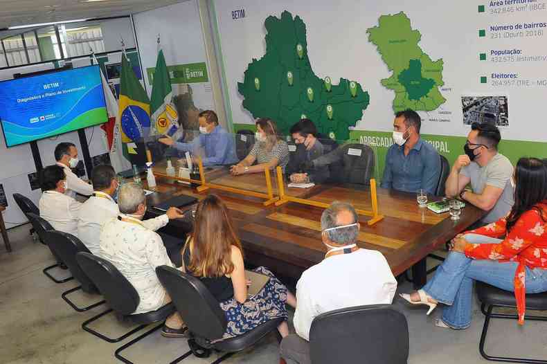 Reunio firmou acordo entre a prefeitura de Betim e a Copasa que se comprometeu a sanar as pendncias financeiras com a cidade por meio de investimentos 