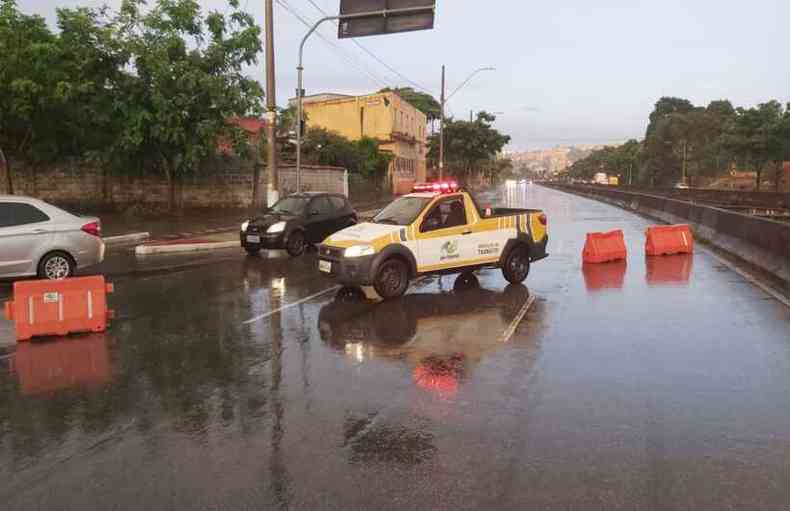 Motoristas esto tendo que desviar de alguns pontos da Avenida Tereza Cristina(foto: Divulgao/BHTrans)