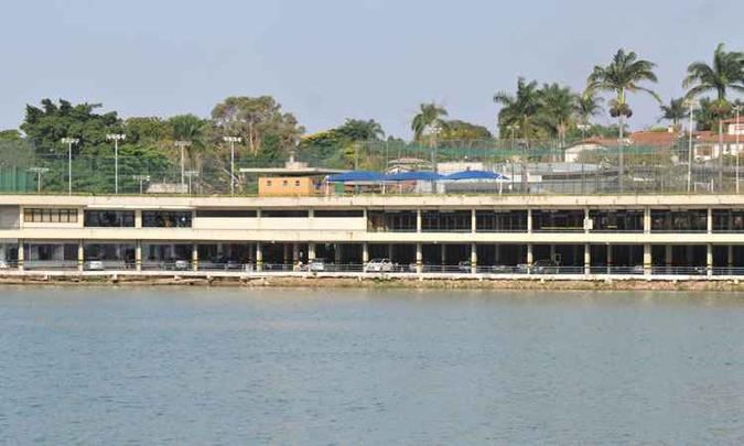 Anexo do Iate Clube: prefeitura, Iphan e Iepha planejam buscar R$ 8 milhões em recursos para derrubar um pavimento e melhorar visibilidade de obra de Niemeyer(foto: Rodrigo Clemente/EM/D.A PRESS) Anexo do Iate Clube: prefeitura, Iphan e Iepha planejam buscar R$ 8 milhões em recursos para derrubar um pavimento e melhorar visibilidade de obra de Niemeyer(foto: Rodrigo Clemente/EM/D.A PRESS)