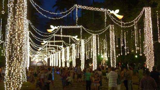 Iluminação da Praça da Liberdade, em 2010(foto: Beto Magalhaes/EM/D.A Press) Iluminação da Praça da Liberdade, em 2010(foto: Beto Magalhaes/EM/D.A Press)