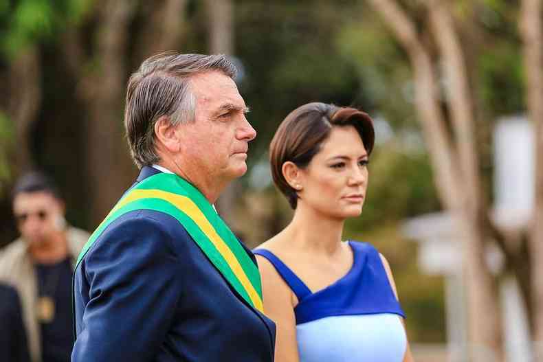Bolsonaro e Michelle de perfil