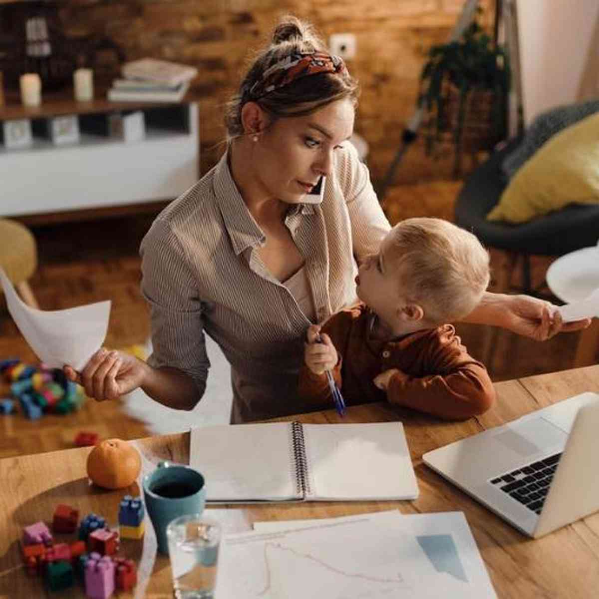 Para as mães sobrecarregadas: escolha o que você quer carregar