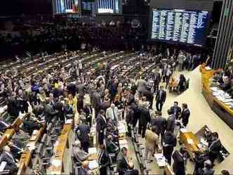 Proposta aprovada na quinta chega ao plenrio para mais uma votao que deixa o Planalto em alerta(foto: Gustavo Lima/Cmara dos Deputados 15/7/15)