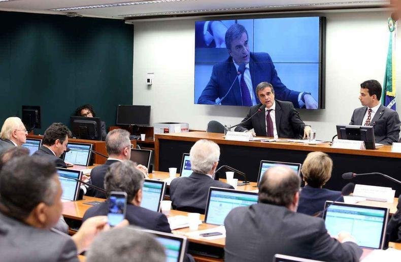 José Eduardo Cardozo afirmou aos integrantes da Comissão de Agricultura que a judicialização do conflito tende a atrasar ainda mais a busca por soluções(foto: Antônio Augusto/Agência Câmara) José Eduardo Cardozo afirmou aos integrantes da Comissão de Agricultura que a judicialização do conflito tende a atrasar ainda mais a busca por soluções(foto: Antônio Augusto/Agência Câmara)