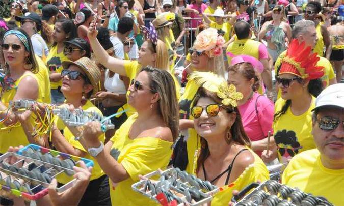 Ensaio da bateria de 300 integrantes do bloco Beiço do Wando arrastou foliões ontem no Bairro do Prado (foto: Paulo Filgueiras/EM/DA Press) Ensaio da bateria de 300 integrantes do bloco Beiço do Wando arrastou foliões ontem no Bairro do Prado (foto: Paulo Filgueiras/EM/DA Press)