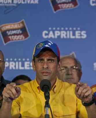 Capriles apontou mais de 3 mil irregularidades no processo eleitoral venezuelano(foto: GERALDO CASO / AFP)
