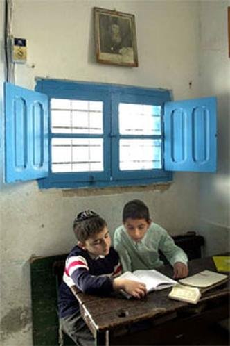 Crian�as estudam o talmude na Tun�sia(foto: AP Photo/Remy de la Mauviniere)