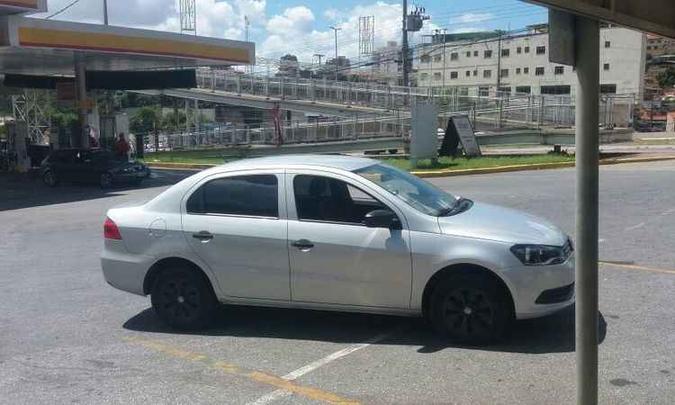 Carro utilizado pelo homem foi rebocado pela PMRv(foto: Polícia Militar Rodoviária/Divulgação) Carro utilizado pelo homem foi rebocado pela PMRv(foto: Polícia Militar Rodoviária/Divulgação)