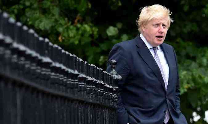 Ex-prefeito de Londres, Boris Johnson, e a secretária do Interior Theresa May são considerados os principais nomes para substituírem o ex-primeiro-ministro David Cameron(foto: AFP / BEN STANSALL )
