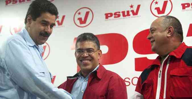 Elas Jaua (centro)  o novo ministro das Relaes Exteriores da Venezuela(foto: RAUL ARBOLEDA / AFP)