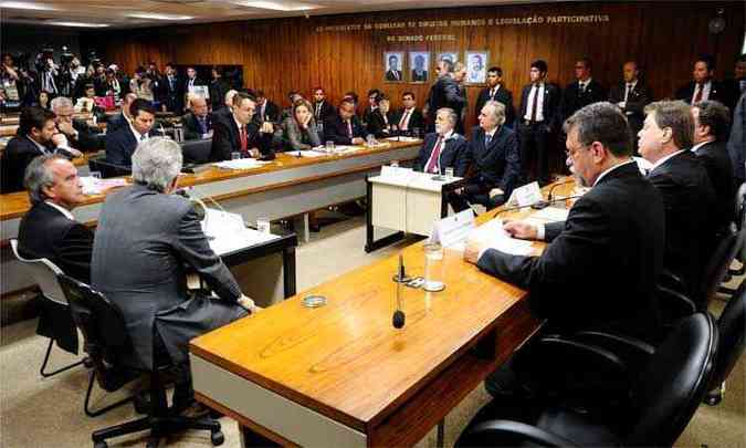 CPMI faz acareao entre dois ex-diretores da Petrobras Paulo Roberto Costa e Nestor Cerver. O pedido para coloc-los frente a frente foi aprovado pela comisso no ltimo dia 18 de novembro, a pedido do deputado nio Bacci (PDT-RS).(foto: Jefferson Rudy/Agncia Senado)