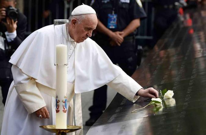 AFP PHOTO/POOL/Tony Gentile