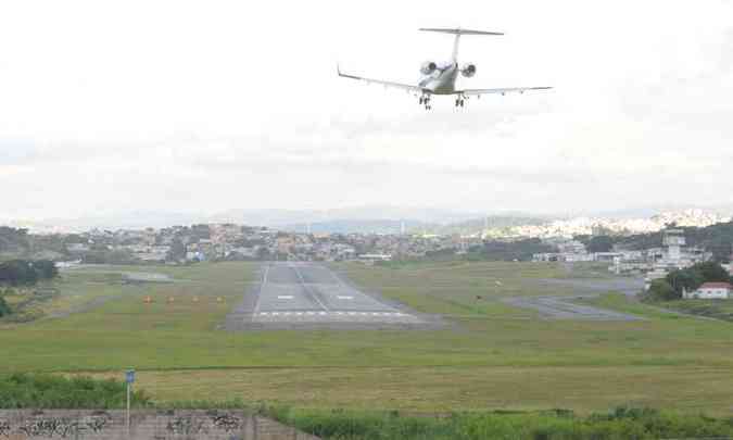 A retomada de voos de aeronaves de grade porte dividiu opinies(foto: Tlio Santos/EM/D.A.News)