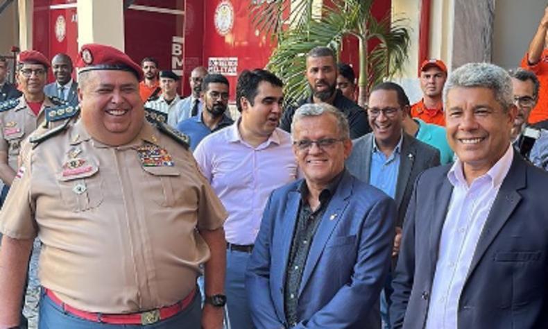 Raimundinho da JR (ao centro) é aliado do governador Jerônimo (dir.) na Bahia(foto: Reprodução/Instagram) Raimundinho da JR e Jerônimo Rodrigues